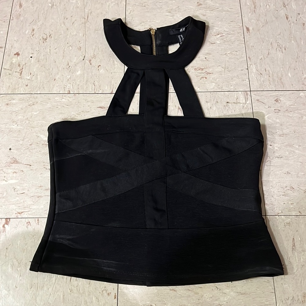 Cropped black top